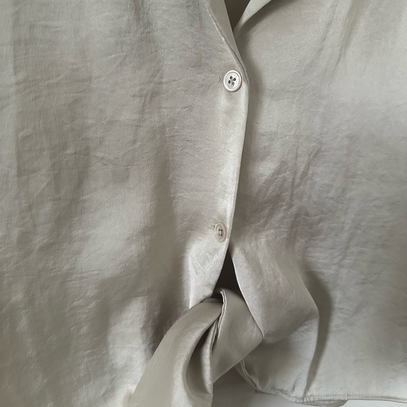 Aritzia Wilfred Free Button Up Tie Front Silky Blouse - XXS - Picture 2 of 5
